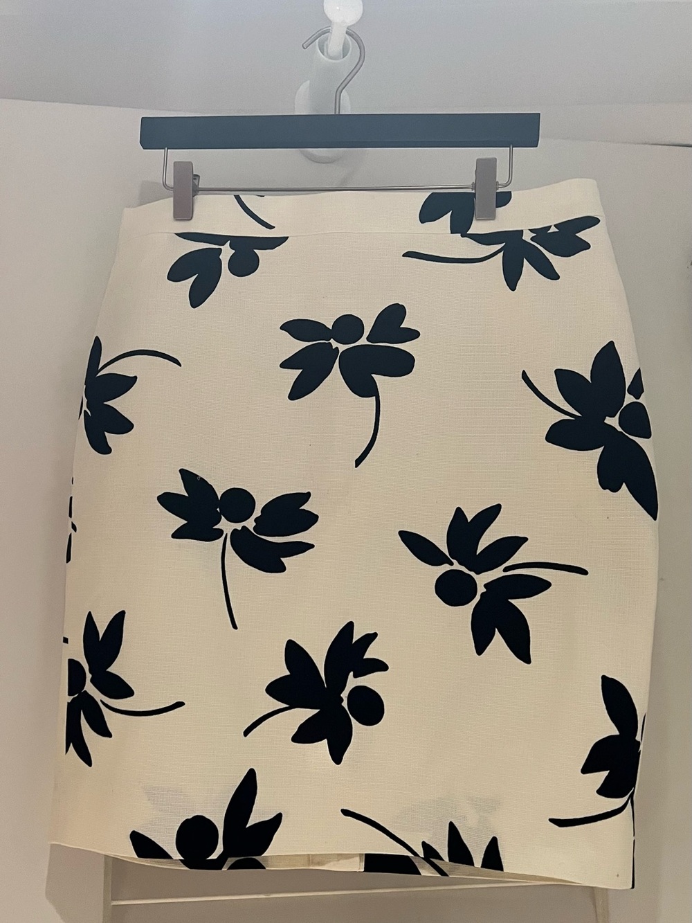 J. Crew The Pencil Skirt Women's Cream and Black Floral Pencil Skirt